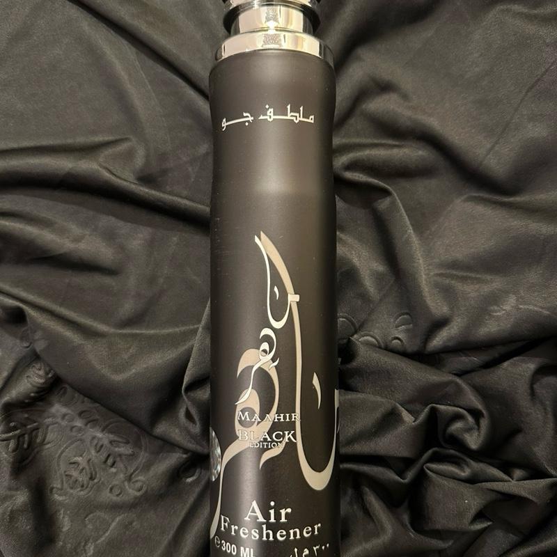 Lattafa Maahir Black Edition Raumspray (300 ml) - Rosa Pfeffer, Safran & Zedernholz