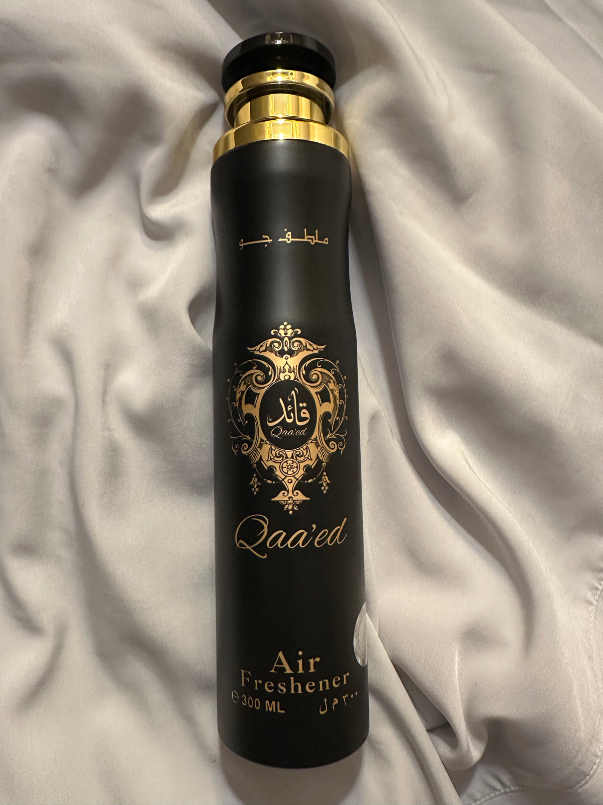 Lattafa Qaaed Air Freshener 300 ml - Luxuriöser Raumspray mit Noten von Ambra, Zimt und Vanille